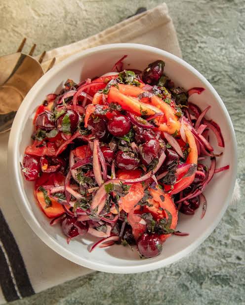 Albalı - pomidor salatı